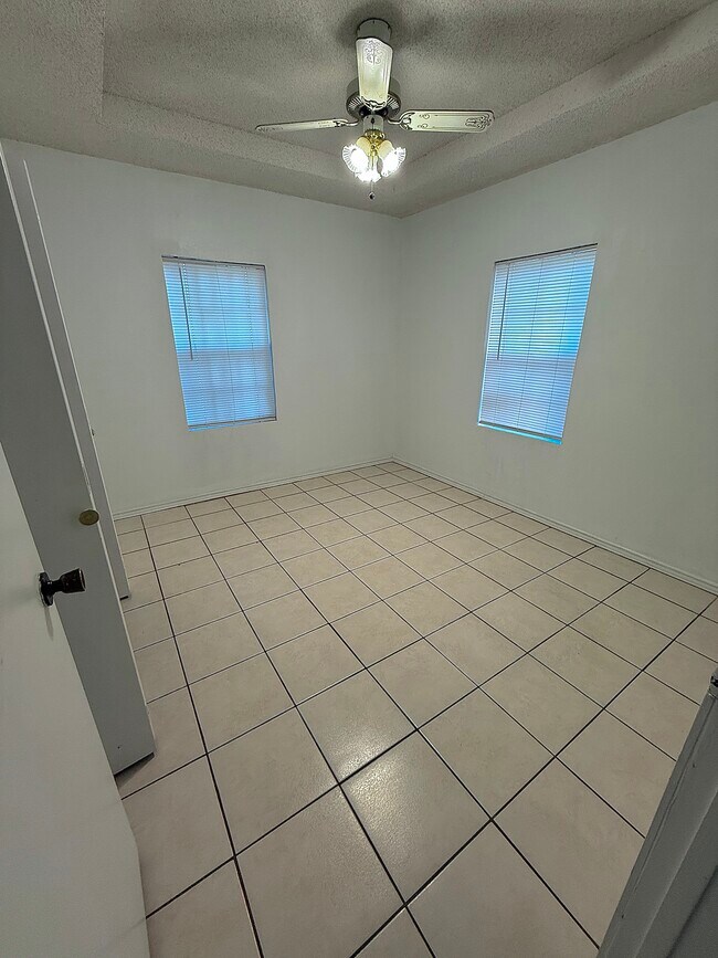 Dormitorio de invitados - 4101 E Lopez Dr