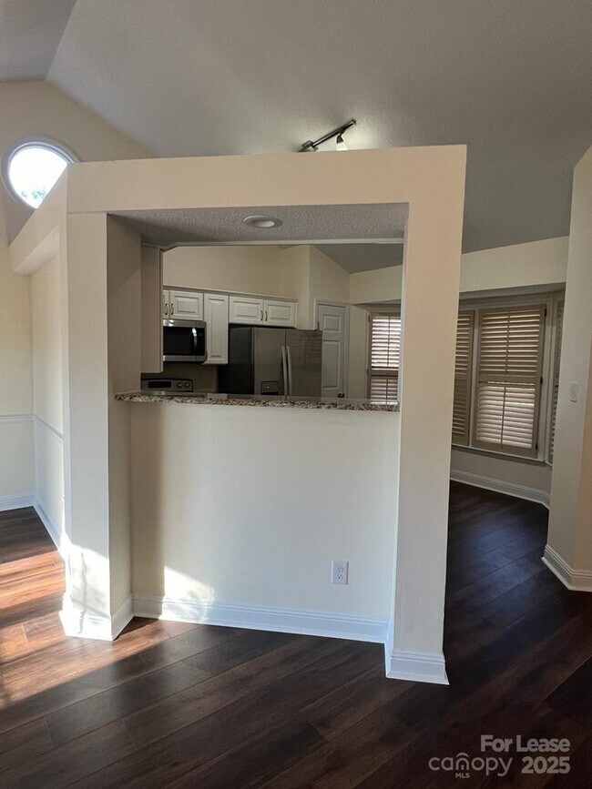 Foto del edificio - 9608 Harness Ln