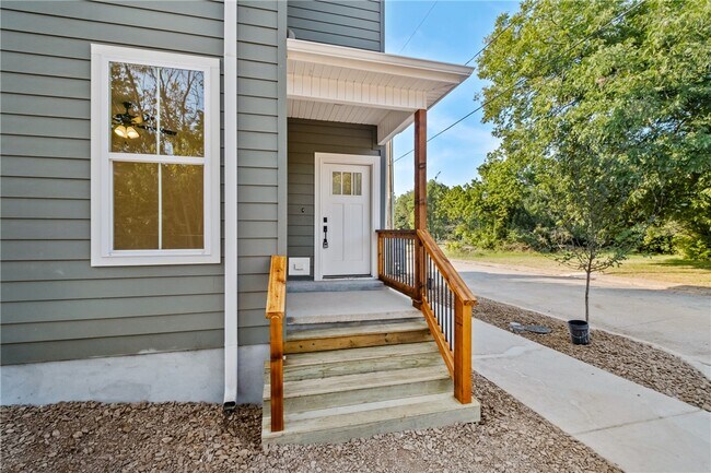 Foto del edificio - 588 S Willow Ave