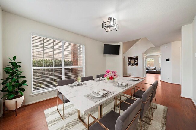 Foto del edificio - 3318 Forest Willow Ln