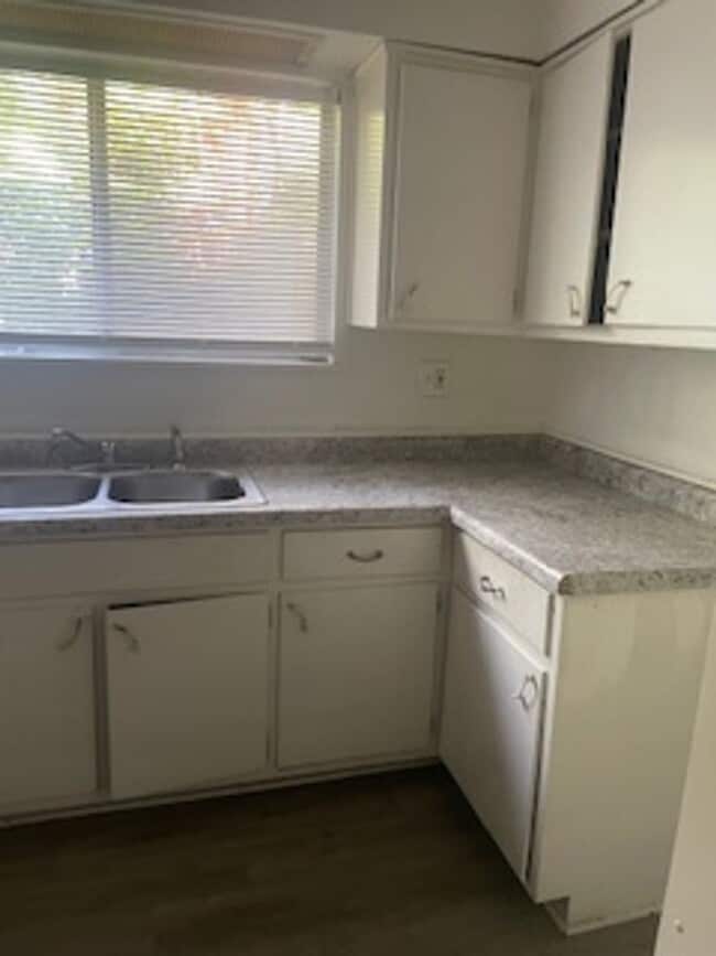 Foto del edificio - Spacious 2 bed one bath