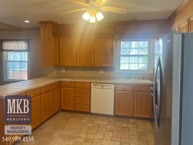 Building Photo - 4bd/3bth SW County Home