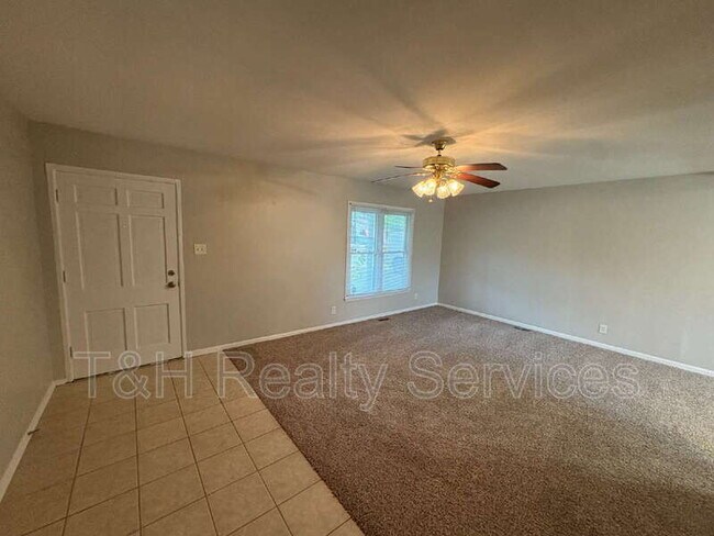 Foto del edificio - 7825 Huber Ct