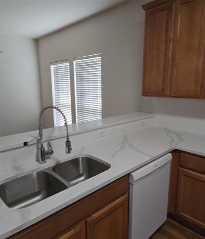 Foto del edificio - 440 Bentson Dr