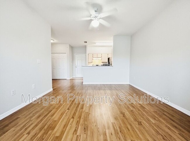 Building Photo - 5463 Vineland Rd