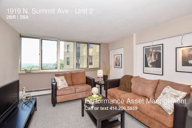 Foto del edificio - 1919 N Summit Ave