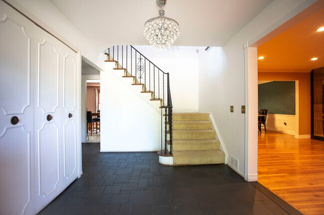 Foto del edificio - 4015 Pinehurst Dr