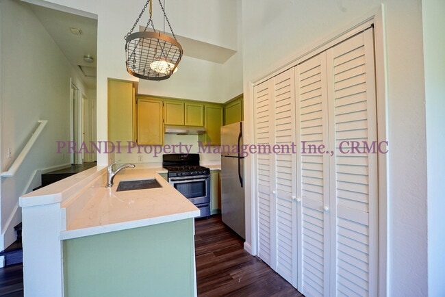 Building Photo - Quality Duplex, Right Near Downtown!