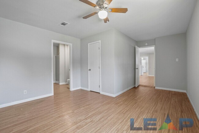 Building Photo - Welcoming 4 Bed 4 Bath Beautiful Brick Home near UNT and TWU!