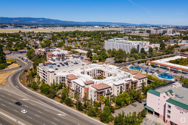 Foto aérea - 1st and Rosemary Senior Apartments