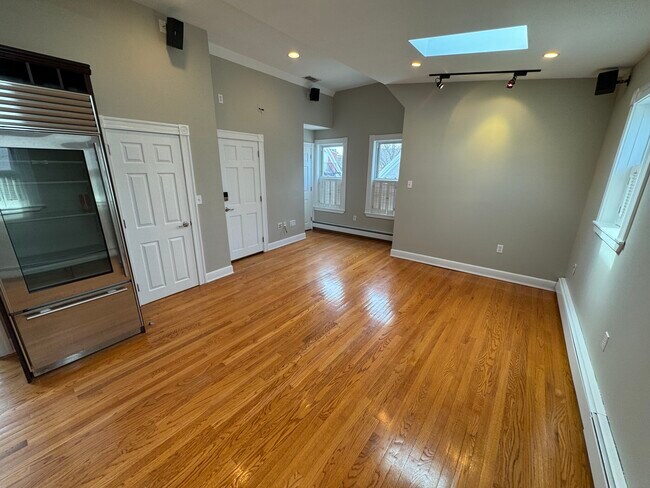 Foto del edificio - 24 Ellington Rd