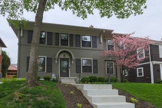 Building Photo - 204 W 68th Terrace