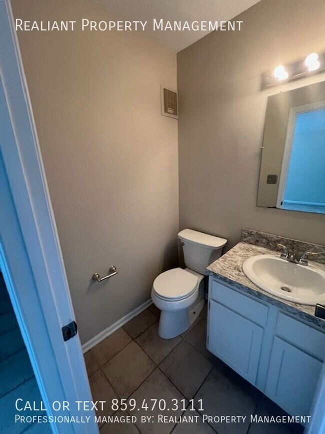 Foto del edificio - 457 Woodview Dr