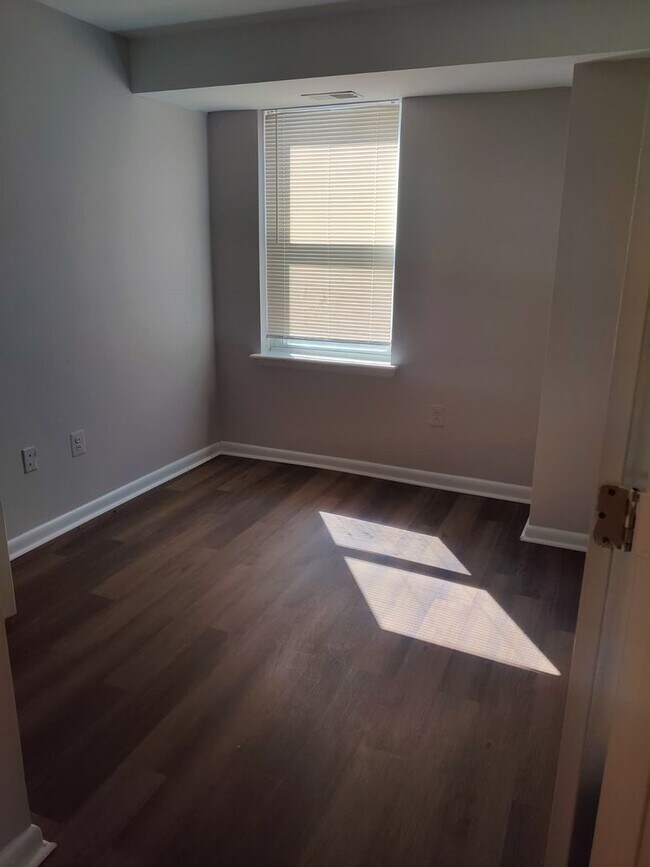 Foto del edificio - 883 N 42nd St