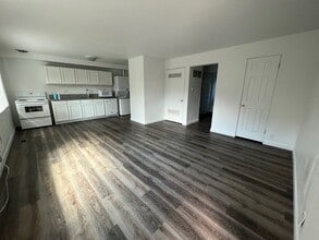 Building Photo - 860 E 500 S
