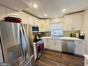 Building Photo - 7735 Matisse Way