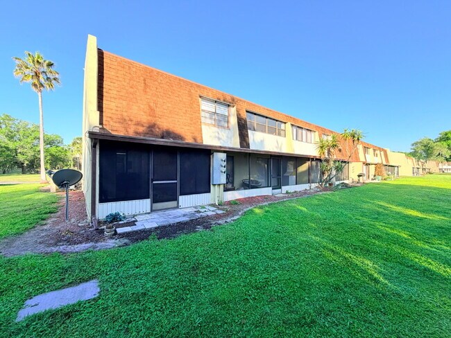 Foto del edificio - 2 Bedroom Condo on a Corner Lot Available for Rent