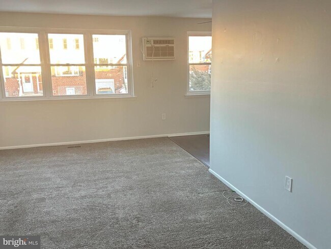 Building Photo - 347 Durfor St