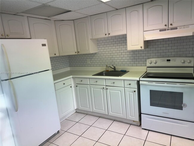 Building Photo - 2008 Pierce St