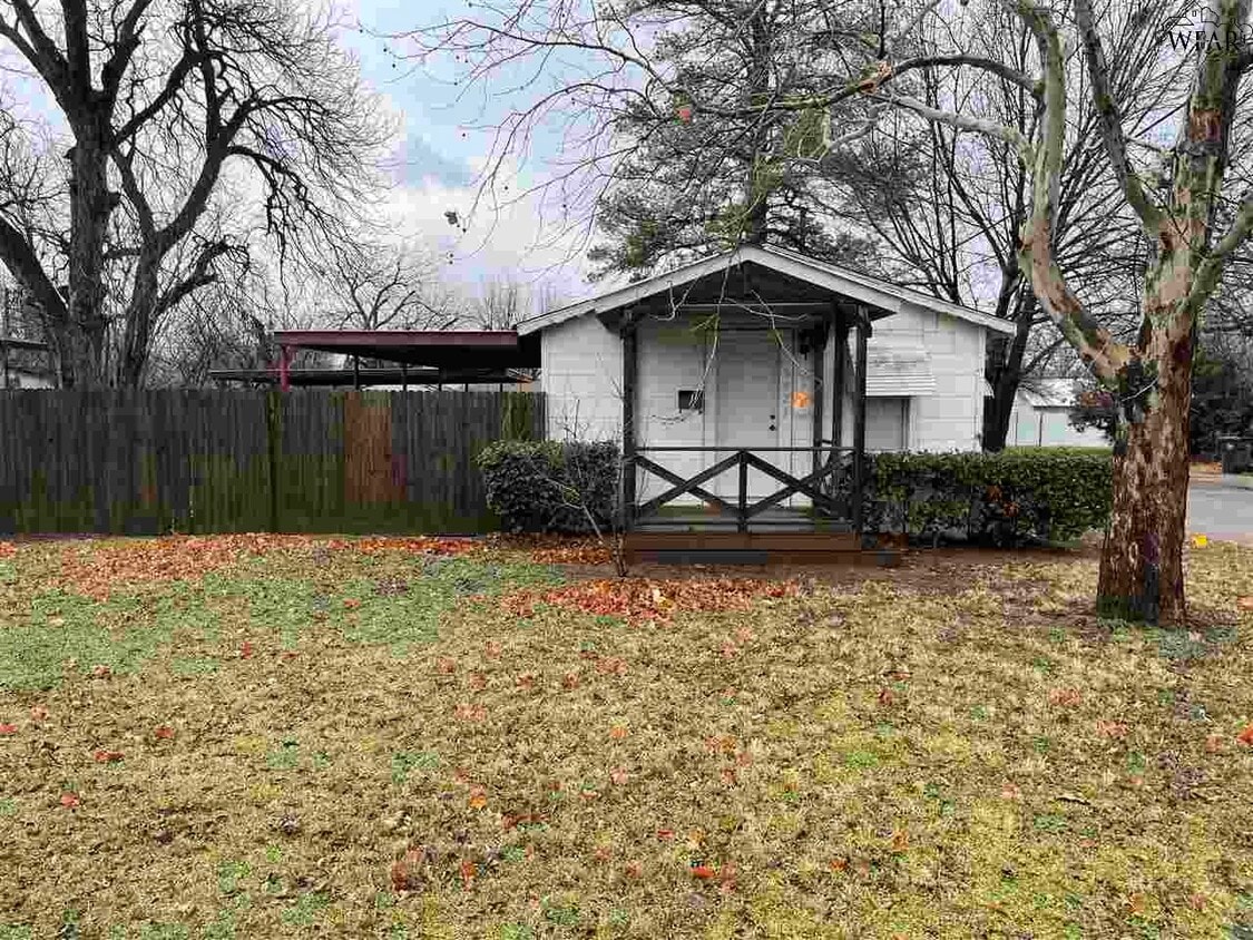 Primary Photo - 1523 Speedway Ave