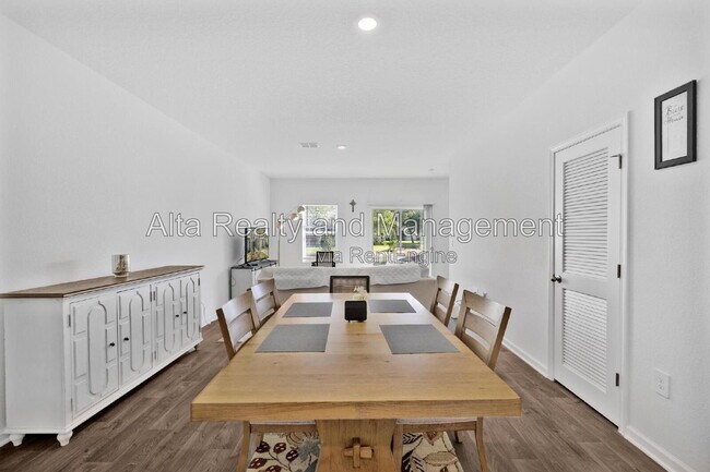 Building Photo - 9139 Stony Brk Rd