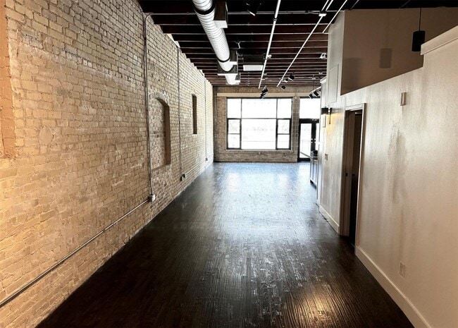 Building Photo - 411 Brazos St