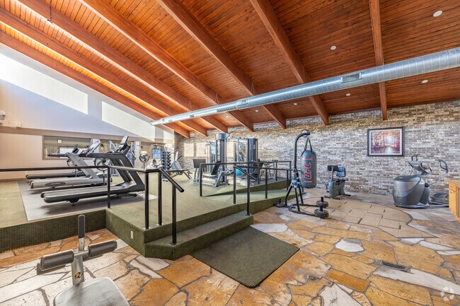 Gimnasio - Larpenteur Estates Apartments