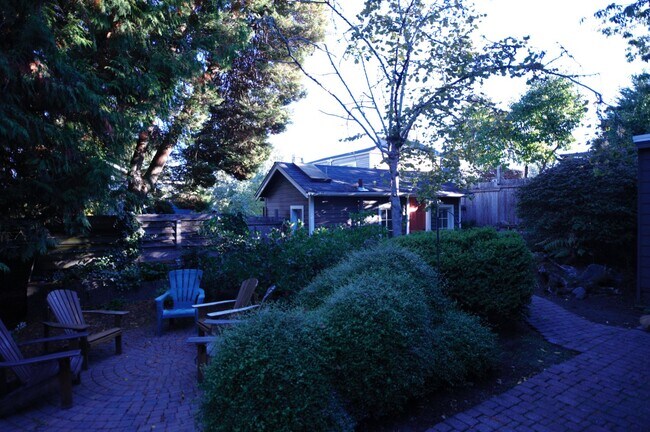 Building Photo - 3936 SW Ida St