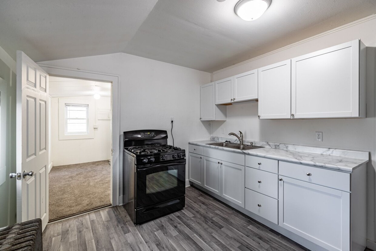 Primary Photo - Renovated 2 Bedroom House