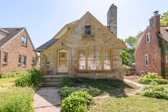 Building Photo - 3940 N 64th St