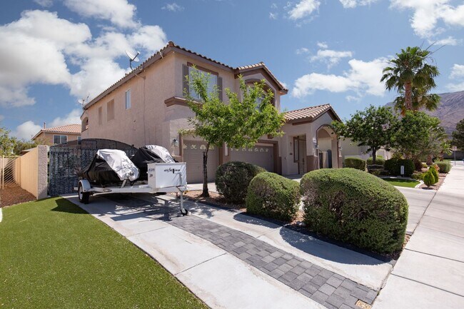 Building Photo - Sunrise Mountain 5 Bedroom Pool RV Parking