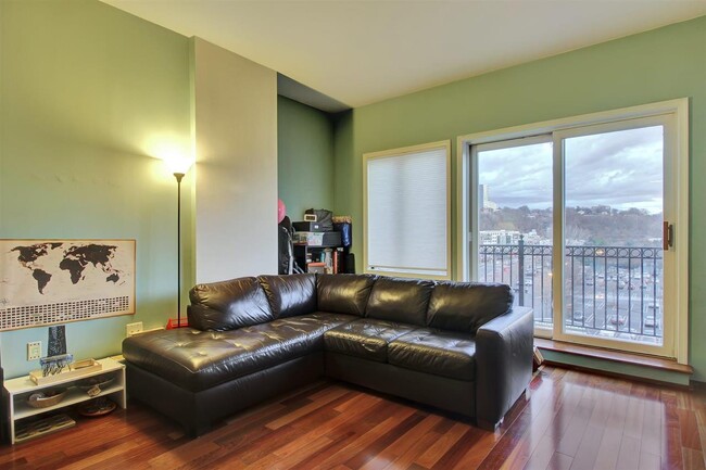 Building Photo - 1302 City Pl