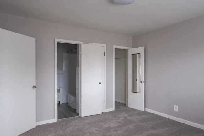 Building Photo - 7828 Loretto Ave