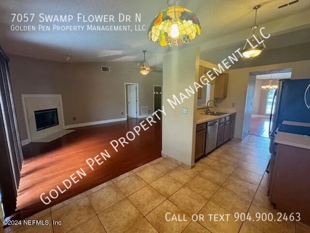 Foto del edificio - 7057 Swamp Flower Dr N