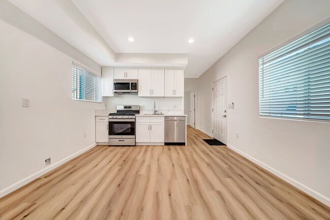 Building Photo - 14527 Hartland-11