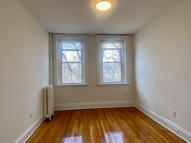 Foto del edificio - 6 Camelot Ct