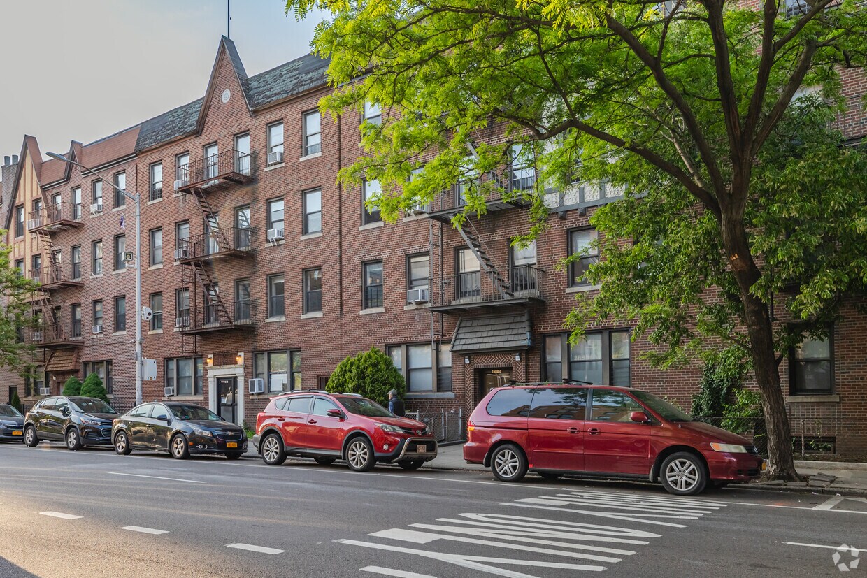 Building Photo - 4511 43rd Ave