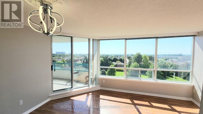 Building Photo - 550 Webb Dr