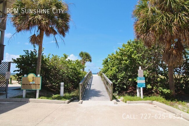 Building Photo - Beachside Bliss: Stunning 2 Bed, 2 Bath Co...