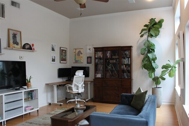 Building Photo - 4402 Lillian St