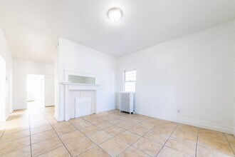 Building Photo - 17 Amanda St