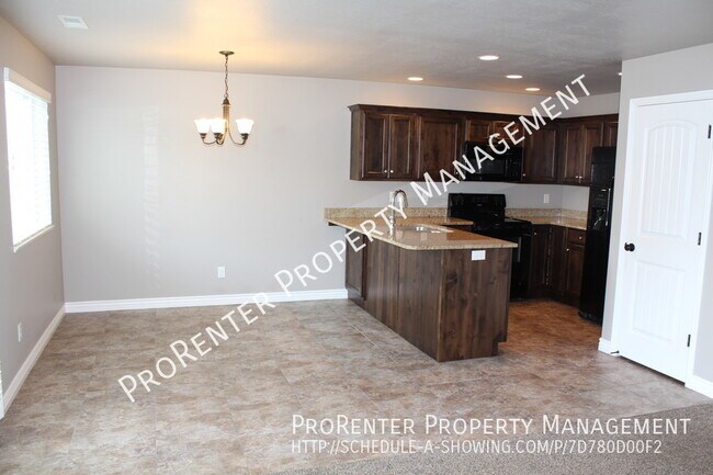 Foto del edificio - Like New 3 Bed, 2.5 Bath Townhome