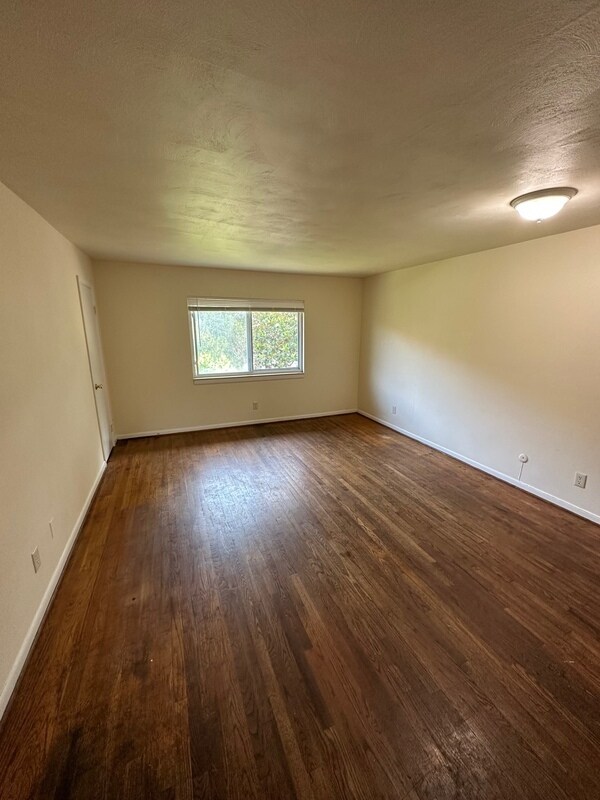Building Photo - 1063 W 48th St