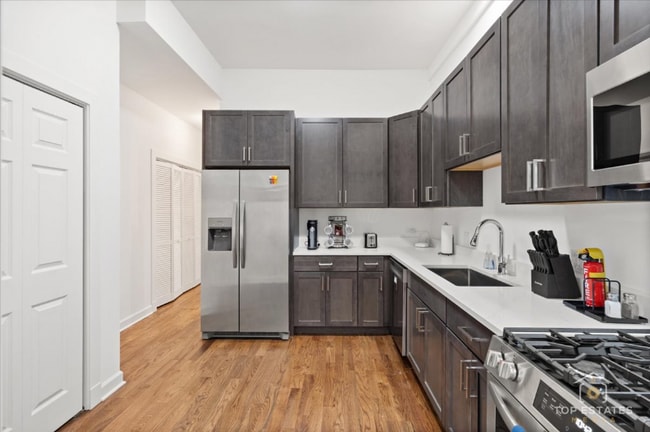 Foto del edificio - 3529 S Indiana Ave