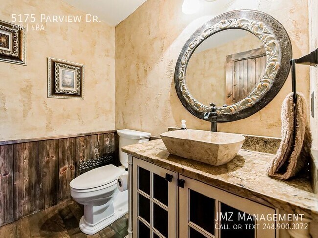 Building Photo - Welcome to this luxurious 3-bedroom, 3-bat...