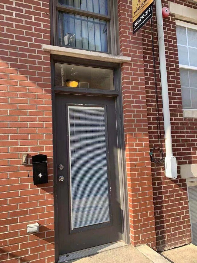 Building Photo - 1819 W Berks St