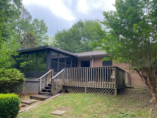 Terraza trasera - 1700 Sharon Ln