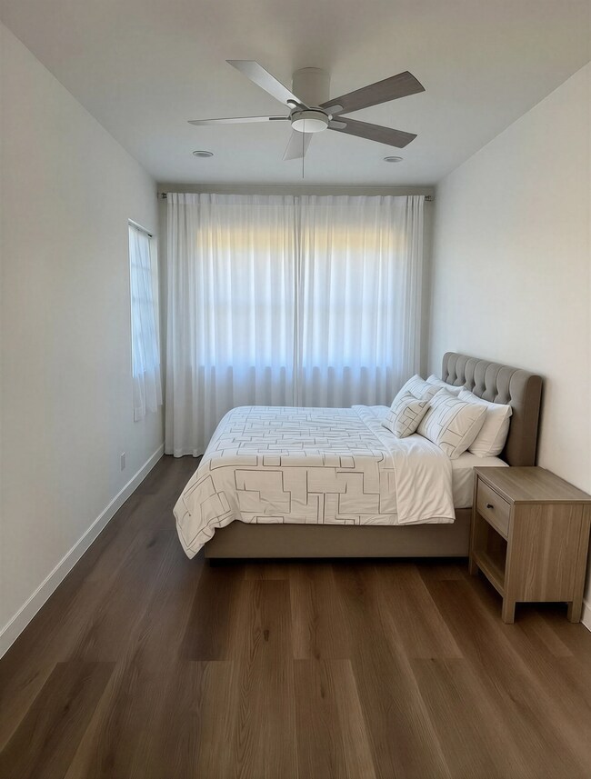 Building Photo - 327 W D St