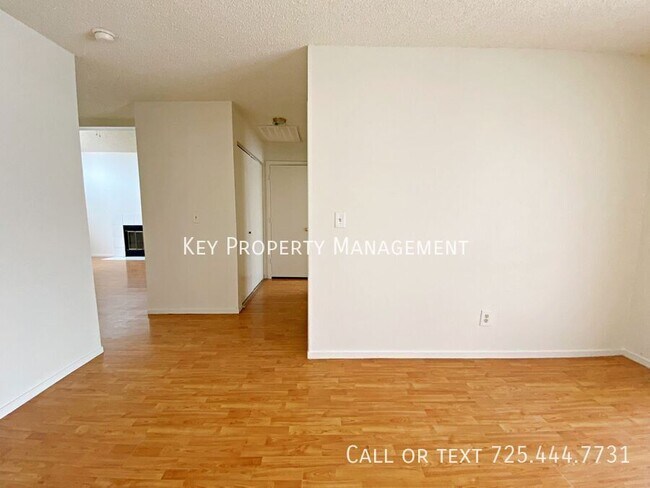 Building Photo - 3 BEDROOM HOME IN NORTH LAS VEGAS