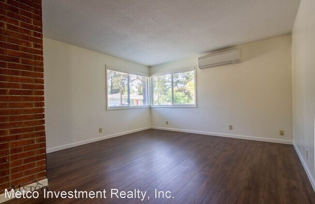 Building Photo - 977-977 E 37th Ave
